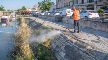 Désherbage et nettoyage au port par la CCBTA