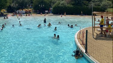 Le bassin extérieur ouvert Aquatropic