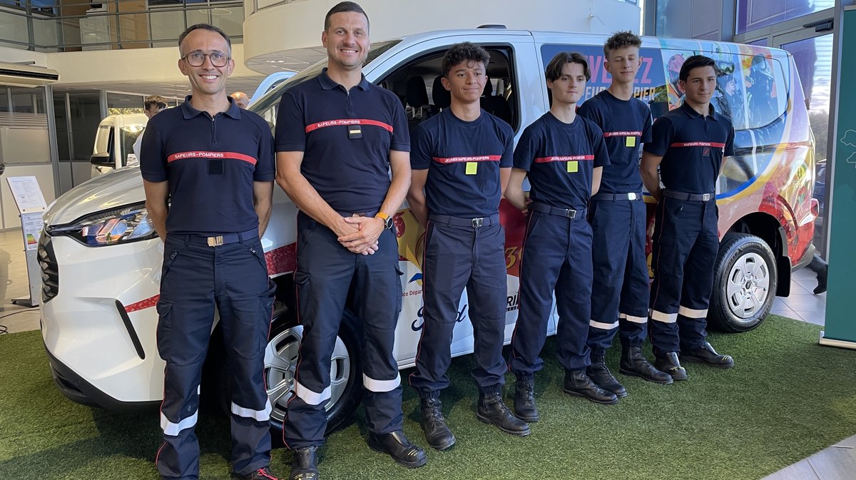 remise véhicule ford jeunes sapeurs pompiers