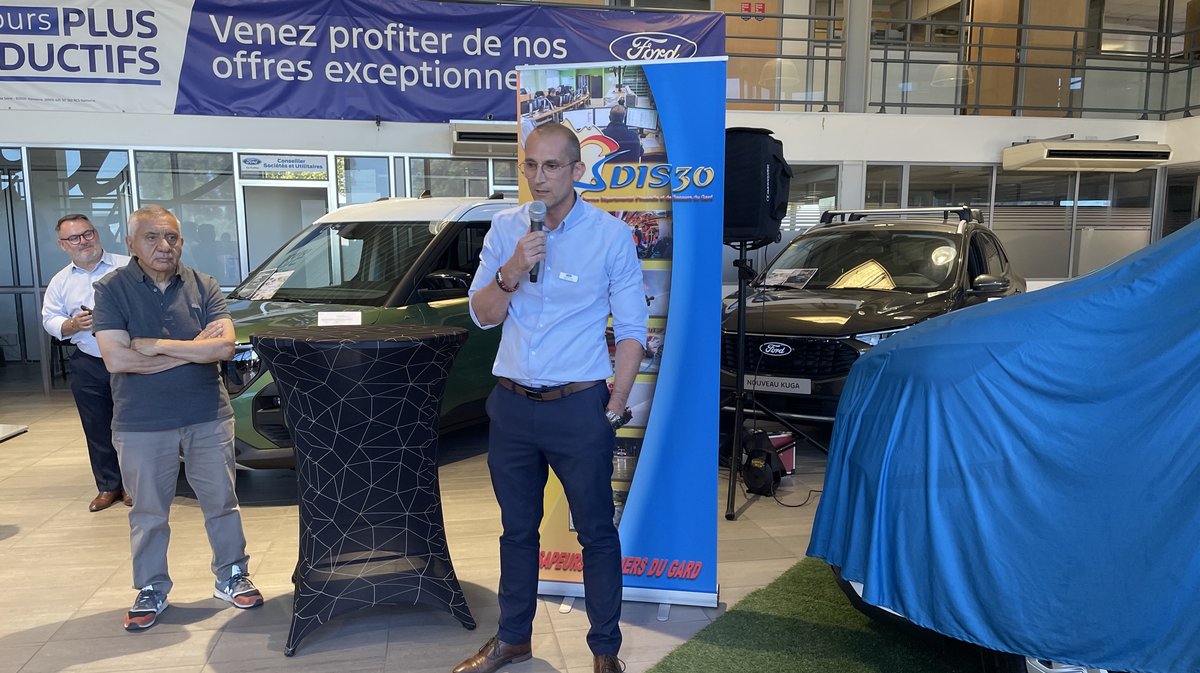 remise véhicule ford jeunes sapeurs pompiers
