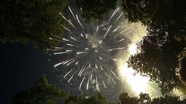 Feu d'artifice Nîmes 14 juillet 2025