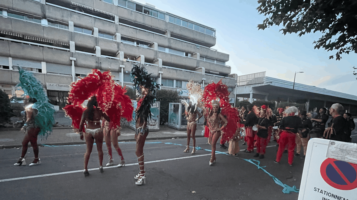 Défilé corsos fleuris d'Alès du 14 juillet 2025