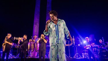 concert arles les suds seu jorge 2025 theatre antique  (yp)