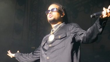 Kalash dans les arènes de Nîmes