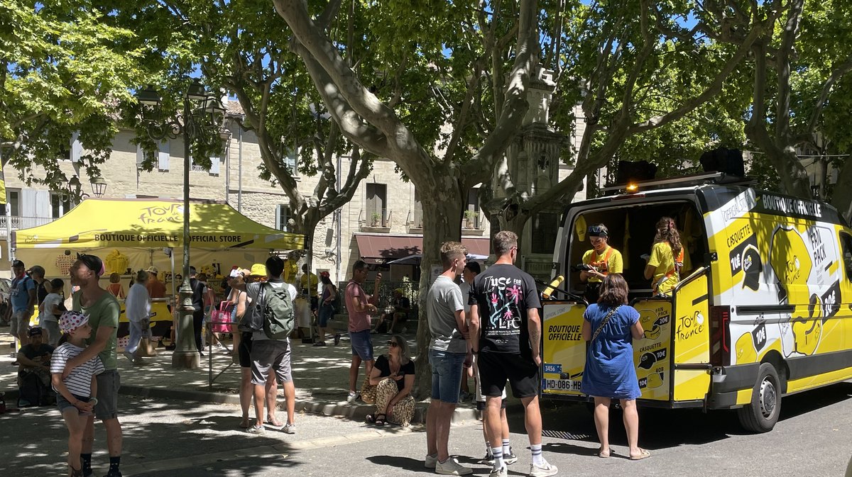 Le Tour de France 2025 de passage à Uzès
