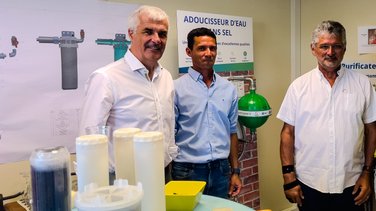 Fabrice Verdier (à gauche) et les deux fondateurs (fils-père)