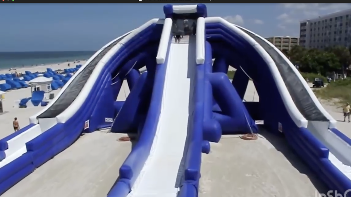 La Mega Slade XXL est passé par Long Island, à New York, et Wave Island, à Monteux