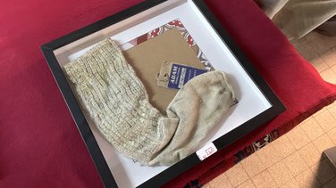 Une chaussette portée par Micheal Jackson vendue à l'Hôtel des ventes de Nîmes (Photo Anthony Maurin)