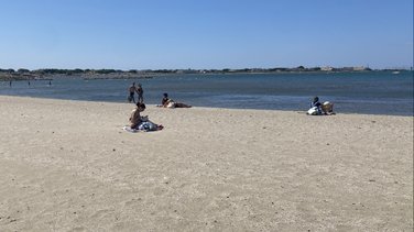 La plage du Grau-du-Roi déserte.