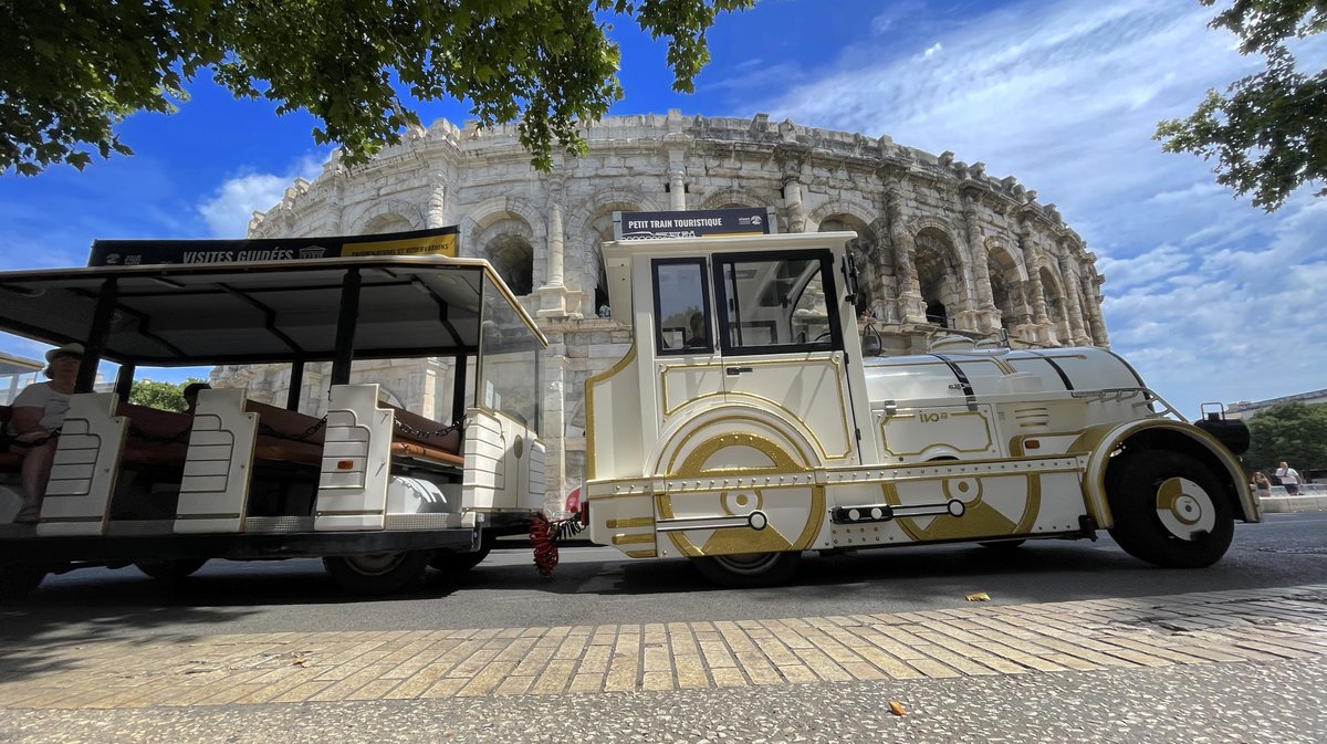 Petit train touristes tourisme Nîmes 2025 (Photo Anthony Maurin)