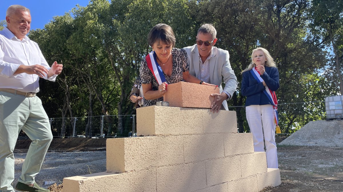 La pose de la première pierre de la Halle de Poulx (Photo Anthony Maurin)
