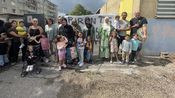 Les parents et élèves mobilisés devant l'école Paul Langevin