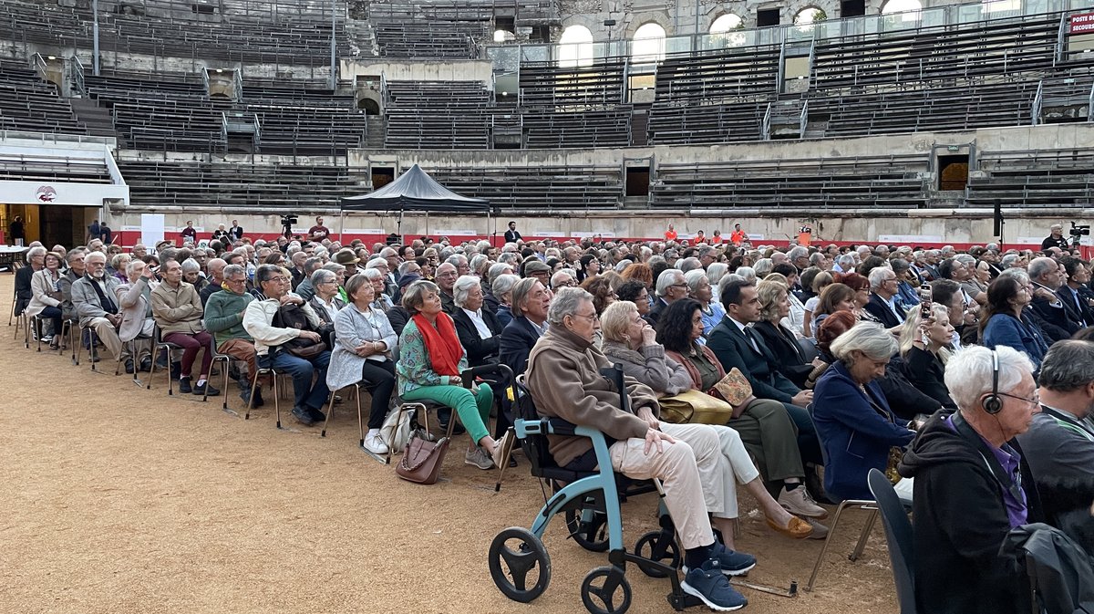 hommage charles bedos arènes de nîmes