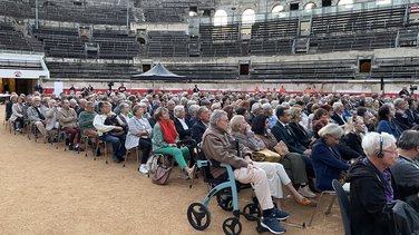 hommage charles bedos arènes de nîmes