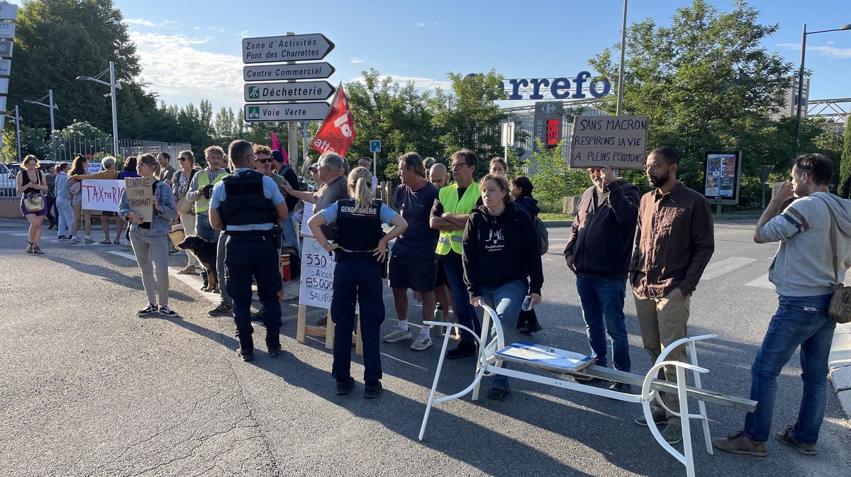 uzès manif blocage