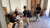 La distribution de LoRdi au Lycée Daudet à Nîmes (Photo Anthony Maurin)