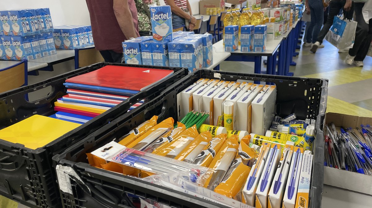 Secours populaire distribution alimentaire Solidaribus UNîmes (Photo Anthony Maurin)