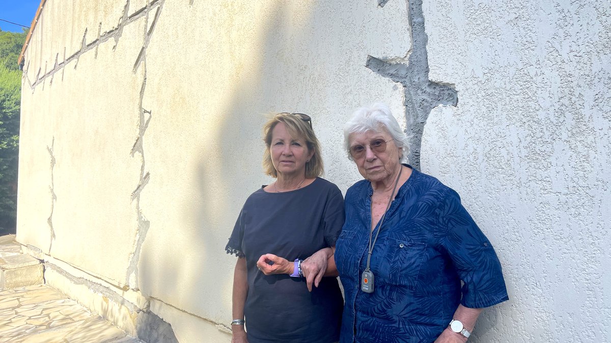 Devant la maison d'Andrée avec sa fille, Patricia