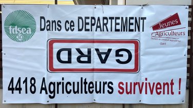 Agriculteurs étiquetage supermarché (Photo Anthony Maurin)