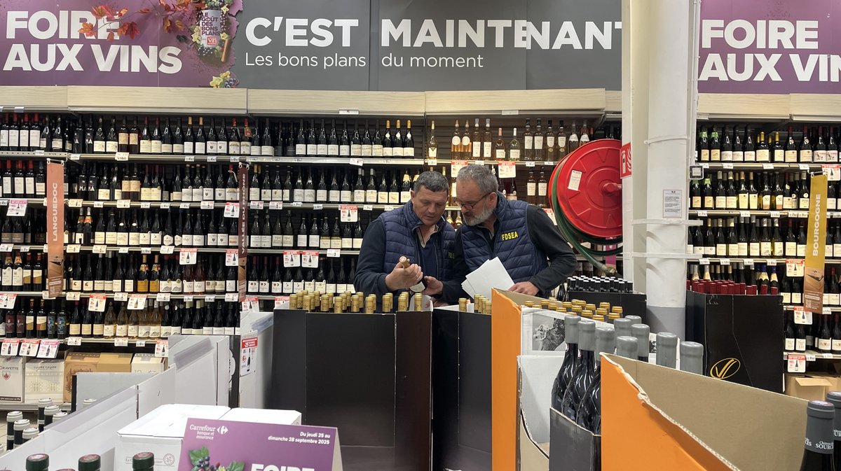 Agriculteurs étiquetage supermarché (Photo Anthony Maurin)