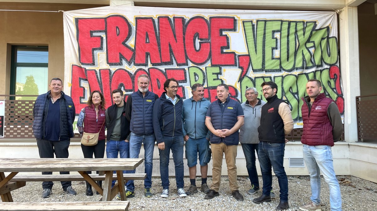 Agriculteurs étiquetage supermarché (Photo Anthony Maurin)