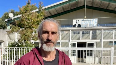 Jean Reibel, titulaire d’un diplôme d’État de professeur des arts du cirque, donne des cours depuis 30 ans