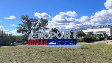 L'entrée de l'aéroport de Nîmes