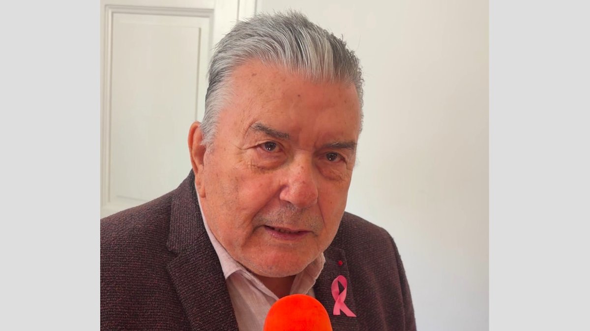 Le maire de Nîmes, ce jeudi, en mairie