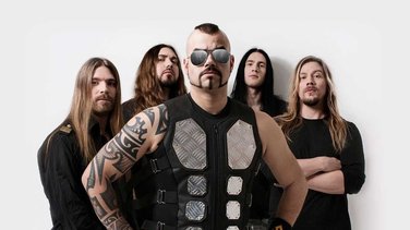 Le groupe Sabaton avec son leader et chanteur Joakim Brodén (au centre) en concert à Nîmes le mercredi 17 juin.