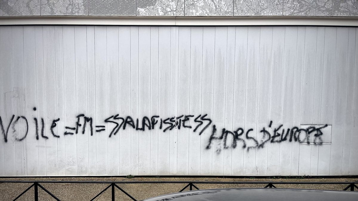 Inscriptions islamophobie école Pauline Kergomard