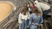 Enquête, arènes de Nîmes nuit famille équipe