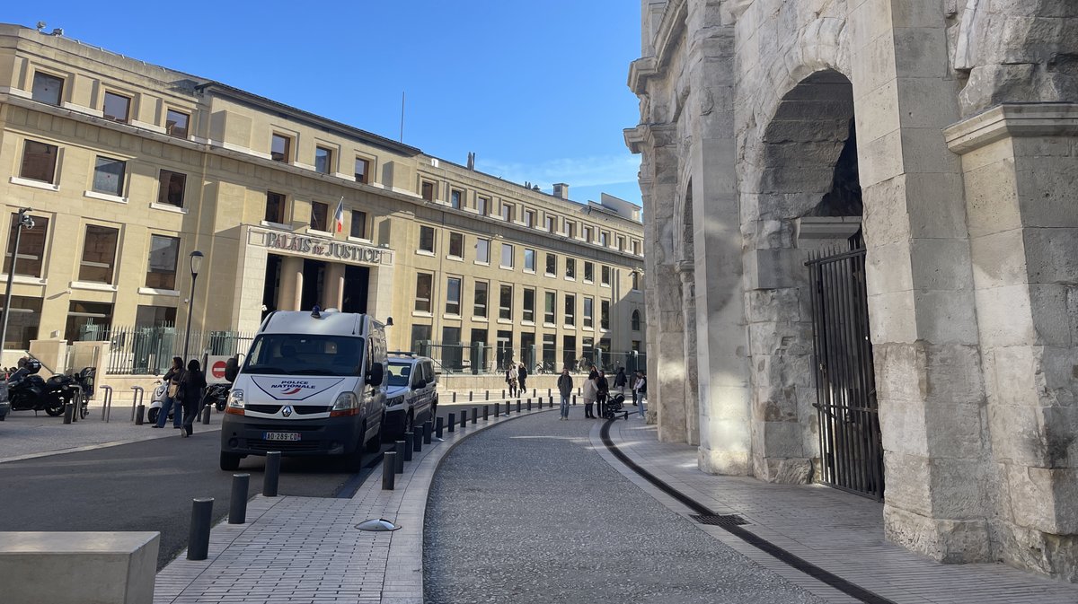 Palais de justice, police, arènes de Nîmes, tribunal judiciaire