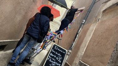 Crocos pailletés drapeaux LGBTQ+ Le Dancin' (Photo Anthony Maurin)