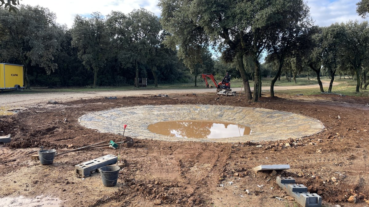 La lavogne de Cabrières est pensée par le Syndicat mixte des gorges du Gardon, financée par le fonds européen LIFE Terra Musiva et créée par l'entreprise Sele (Photo Anthony Maurin)