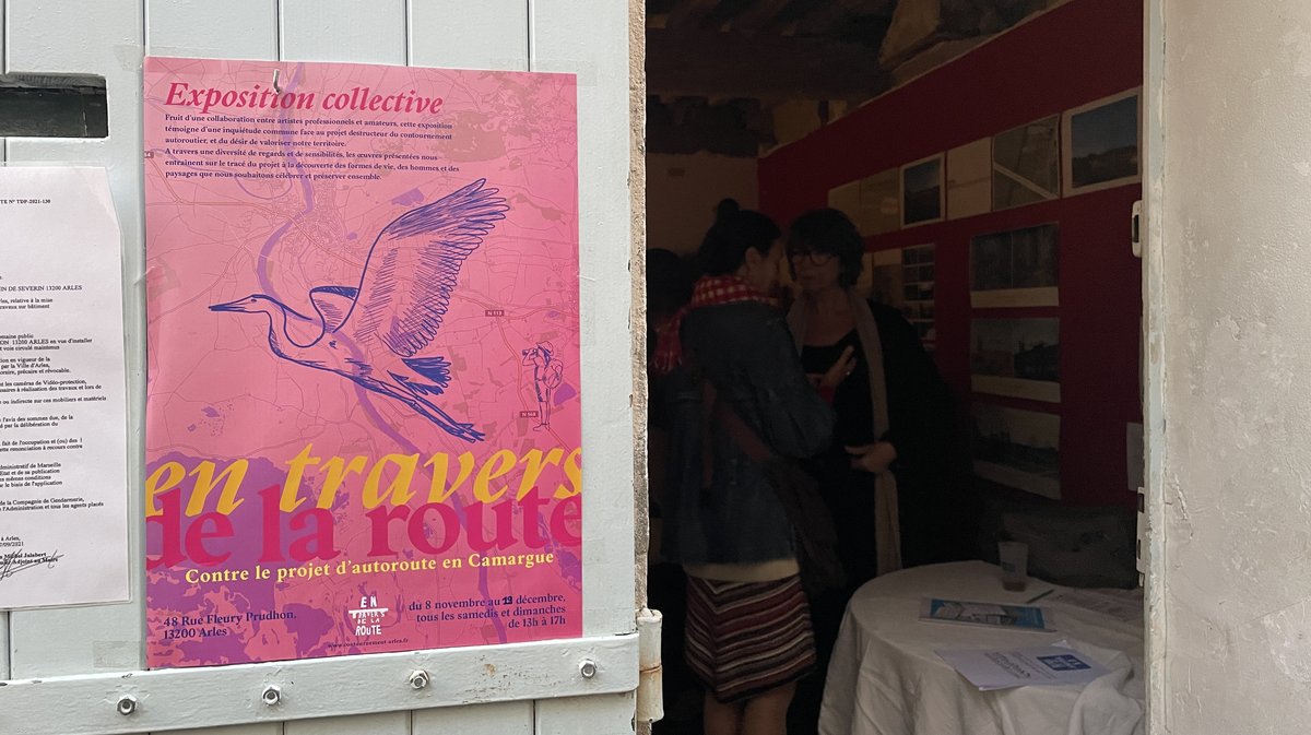 En travers de la route, exposition