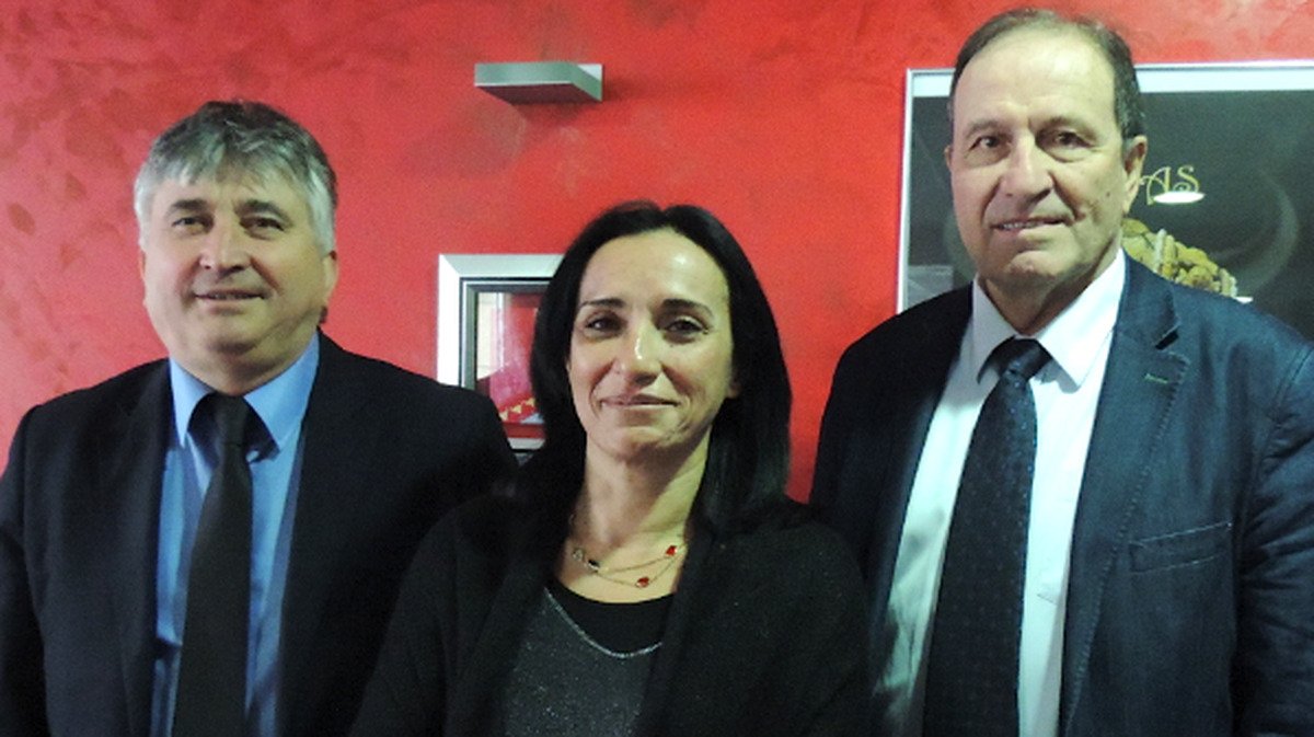 Christian Bastid, conseiller départemental PCF, Amal Couvreur (sans étiquette) et Alain Jourdan, fils de l'ancien maire de Nîmes