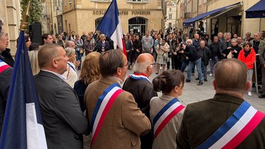 Ce midi devant l'hôtel de ville