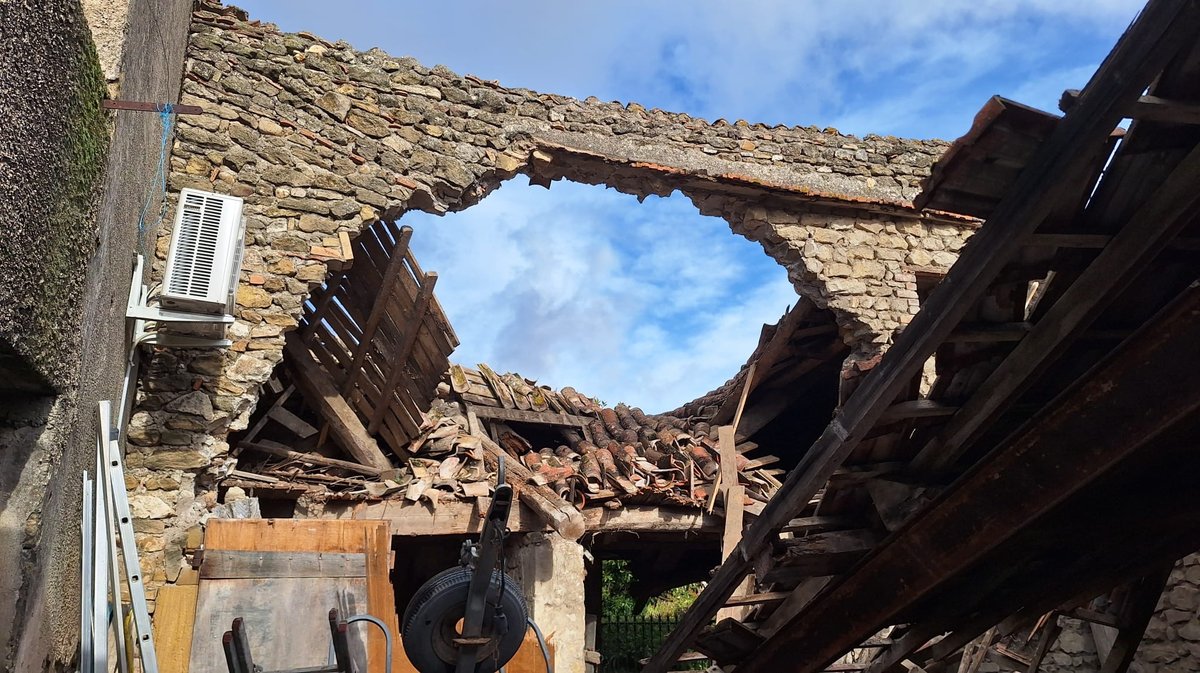 MOUSSAC Une toiture de garage s'effondre