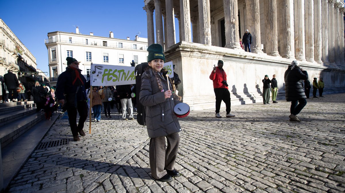 festival volques grande parade rues nimes (yp)