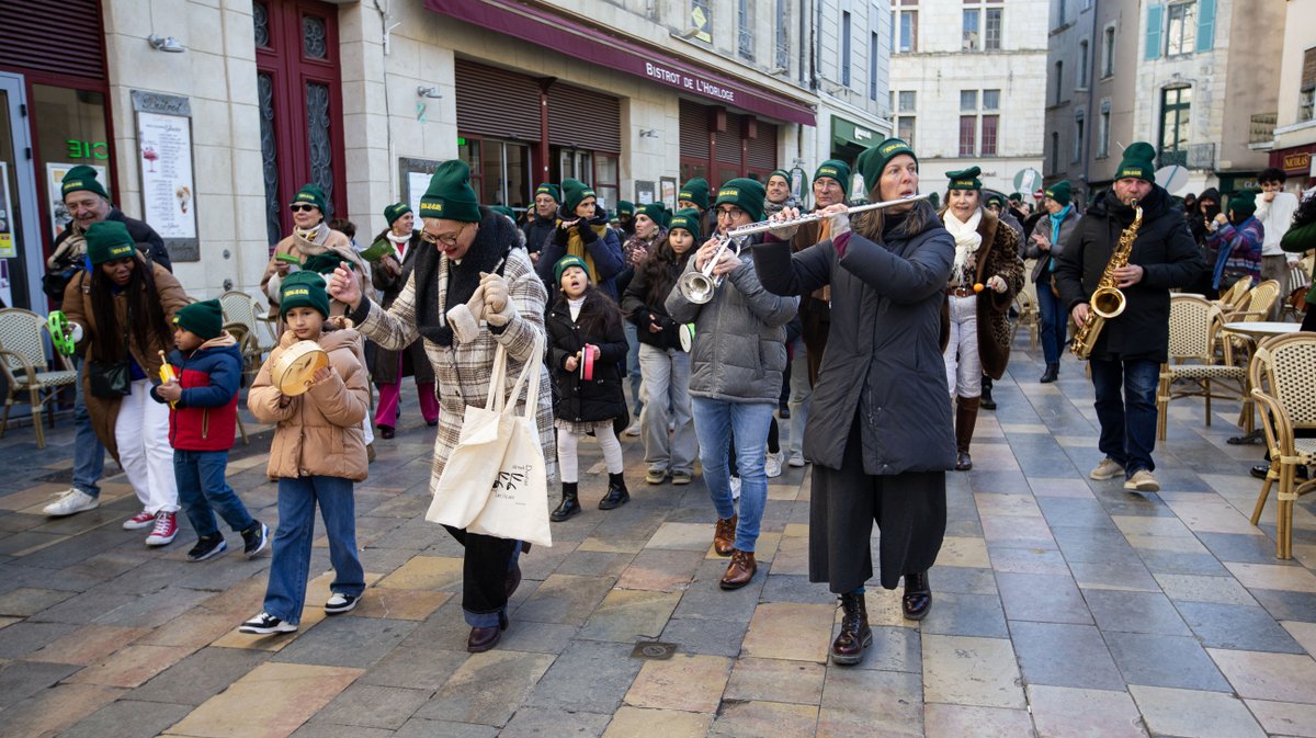 festival volques grande parade rues nimes (yp)