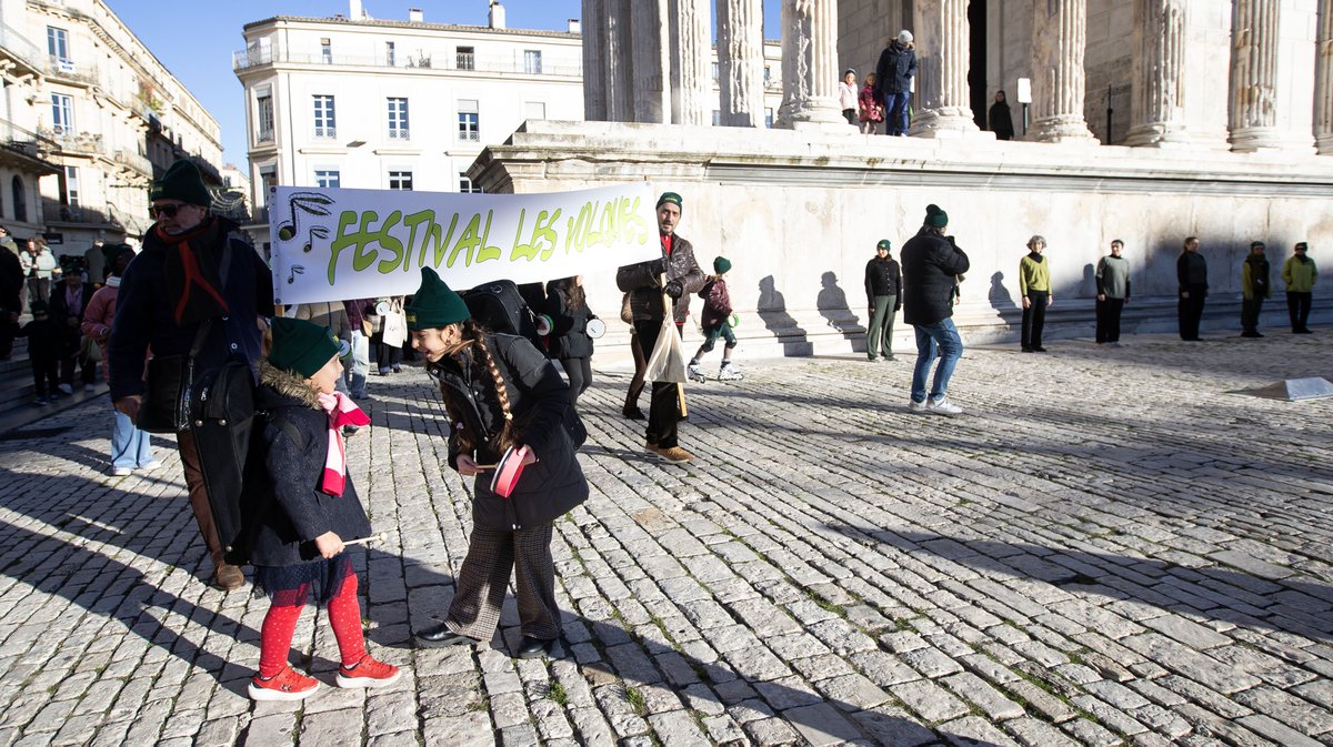 festival volques grande parade rues nimes (yp)