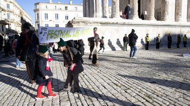 festival volques grande parade rues nimes (yp)