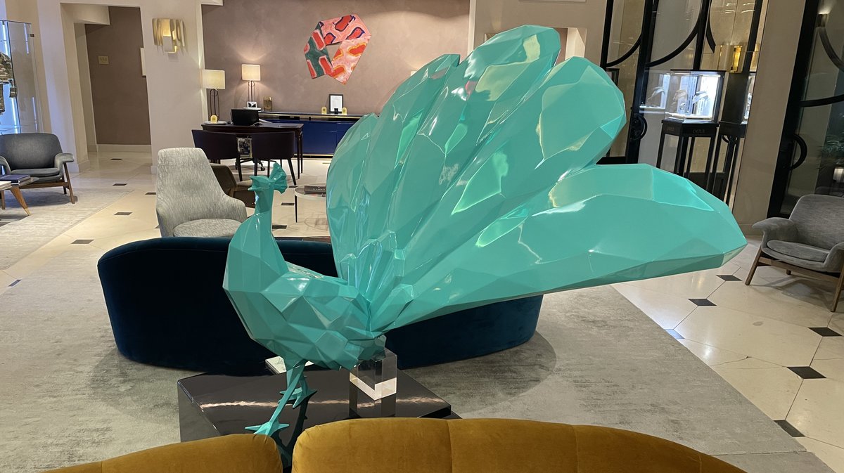 Le paon de Richard Orlinski à l'Imperator pour les 100 de Maison Albar (Photo Anthony Maurin)