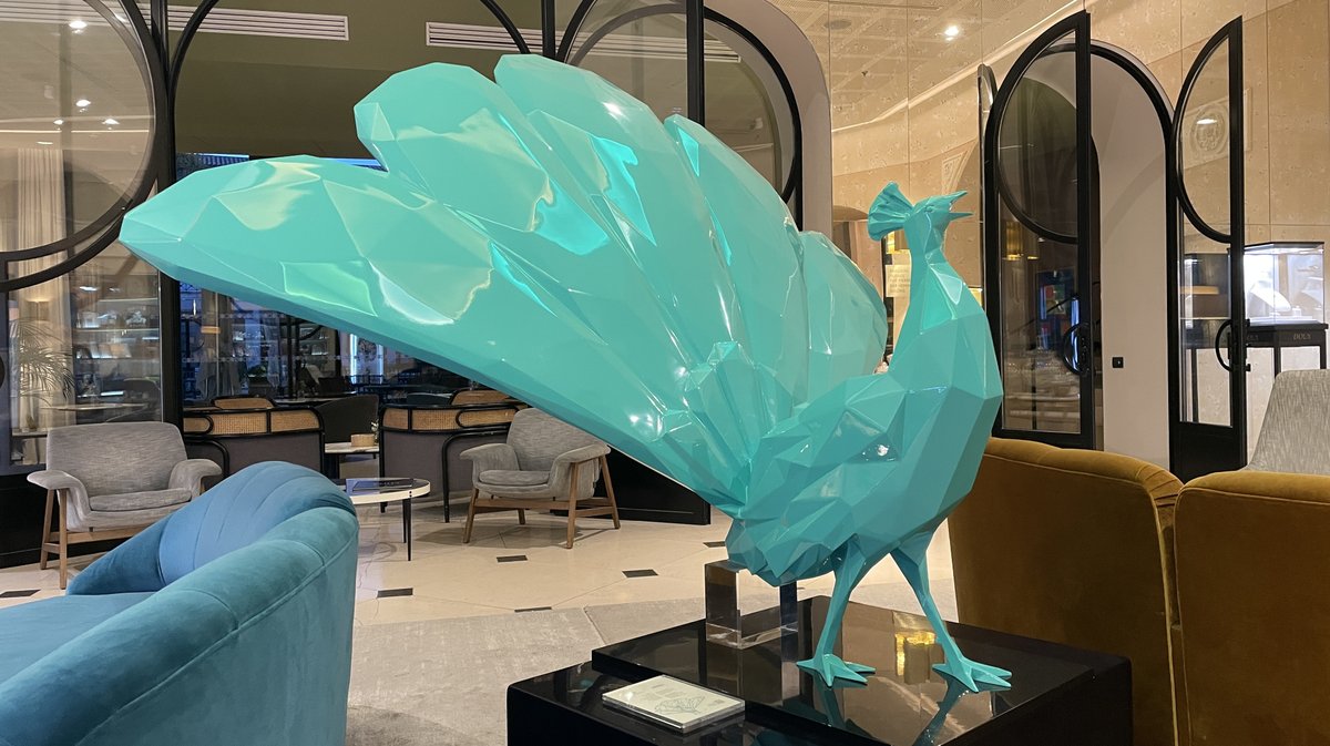 Le paon de Richard Orlinski à l'Imperator pour les 100 de Maison Albar (Photo Anthony Maurin)