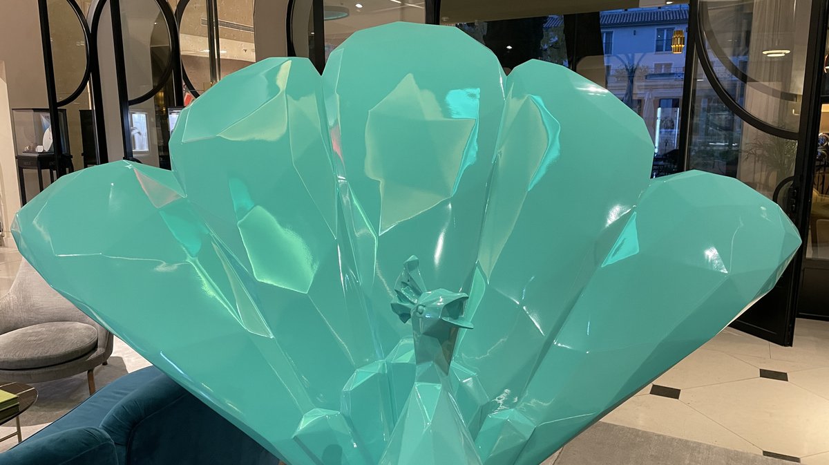 Le paon de Richard Orlinski à l'Imperator pour les 100 de Maison Albar (Photo Anthony Maurin)