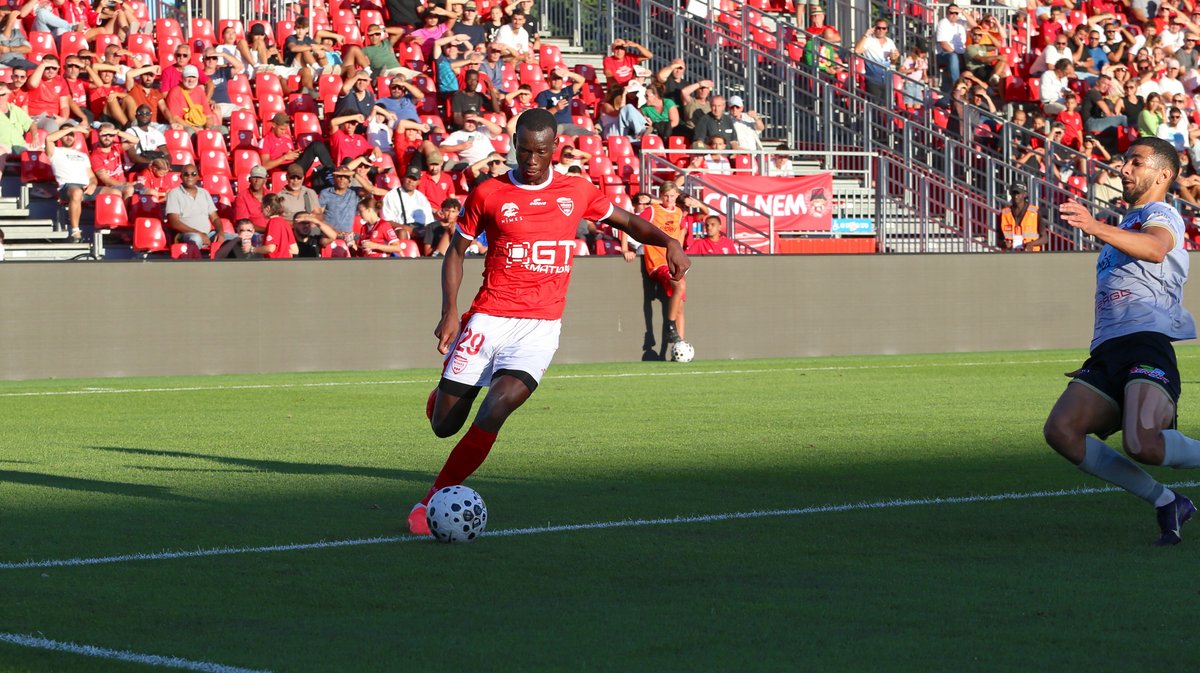 moussa diallo nîmes olympique fréjus