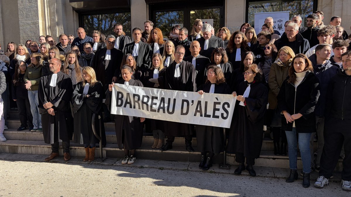 Manifestation bareau d'Alès tribunal pour enfants