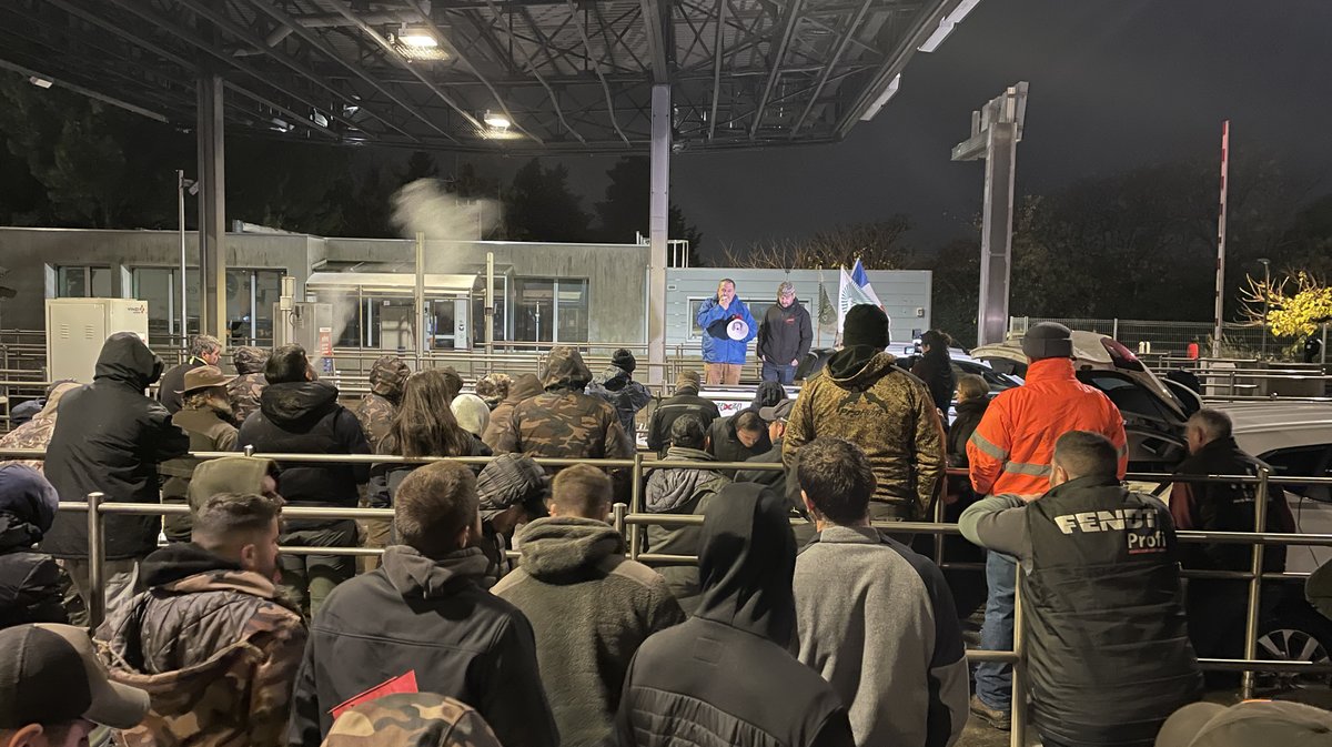 Manif agriculteurs Nîmes décembre autoroute 2025 (Photo Anthony Maurin)