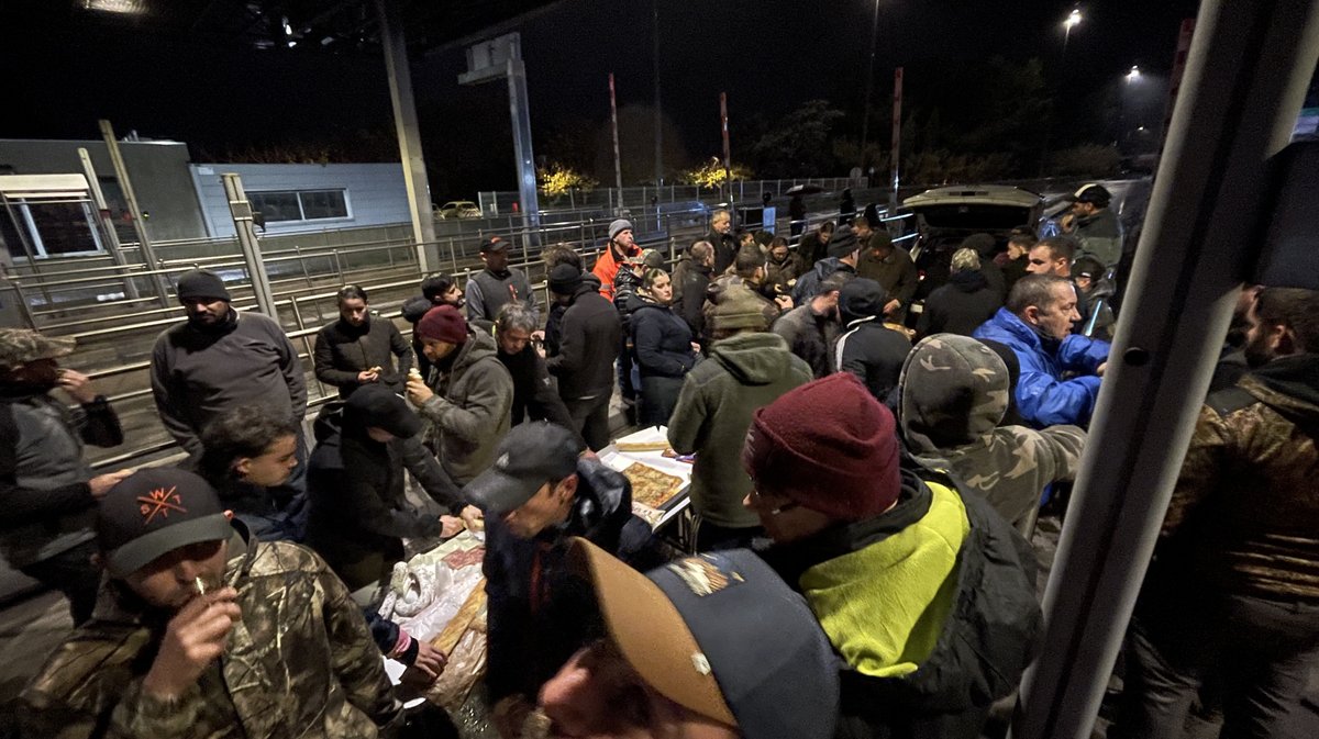 Manif agriculteurs Nîmes décembre autoroute 2025 (Photo Anthony Maurin)
