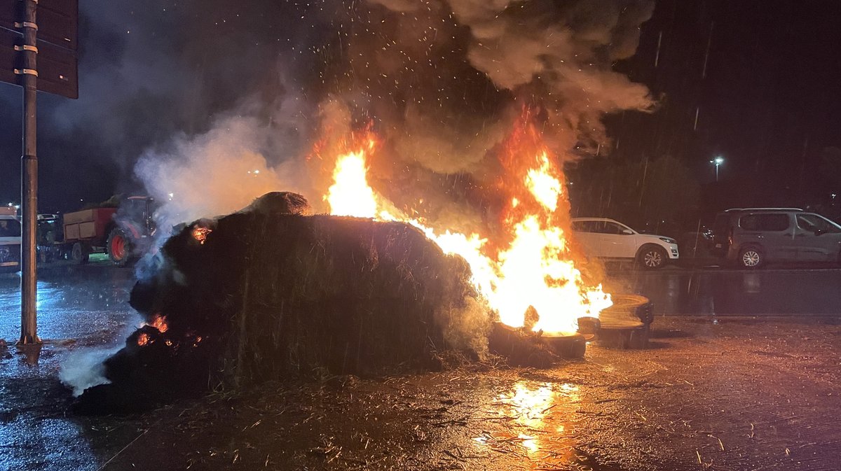 Manif agriculteurs Nîmes décembre autoroute 2025 (Photo Anthony Maurin)
